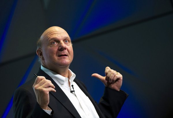 Sau khi Ballmer gia hạn thẻ nhỏ, anh đã đưa 50 triệu nhân dân tệ cho công ty tham gia. Thẻ nhỏ đã gia hạn hợp đồng với & chứng thực gần như cùng một lúc.