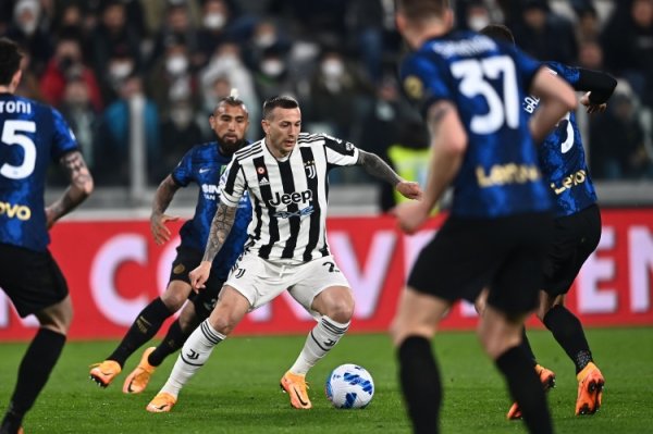 Beski: Messi giống như một vị 