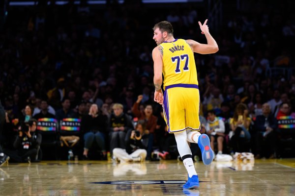 Ghi được 49 điểm, 11 rebound v